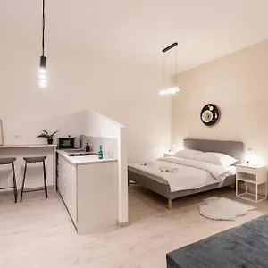 Appartement Kl31 - Urban Escape - Prime Location - Klauzal Square By Bqa, Boedapest