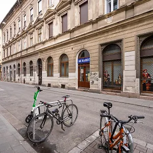 Appartement D24 - Historic Quarter Design Loft - Location By Bqa, Boedapest
